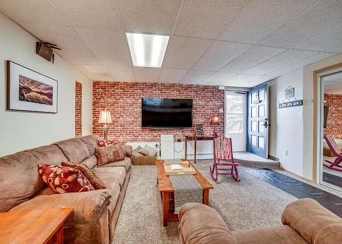 Cozy Apartment Less Than 4 Miles To Downtown Anchorage!