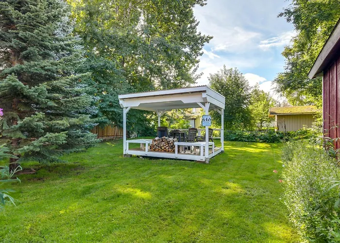 Cozy Apartment Less Than 4 Miles To Downtown Anchorage!