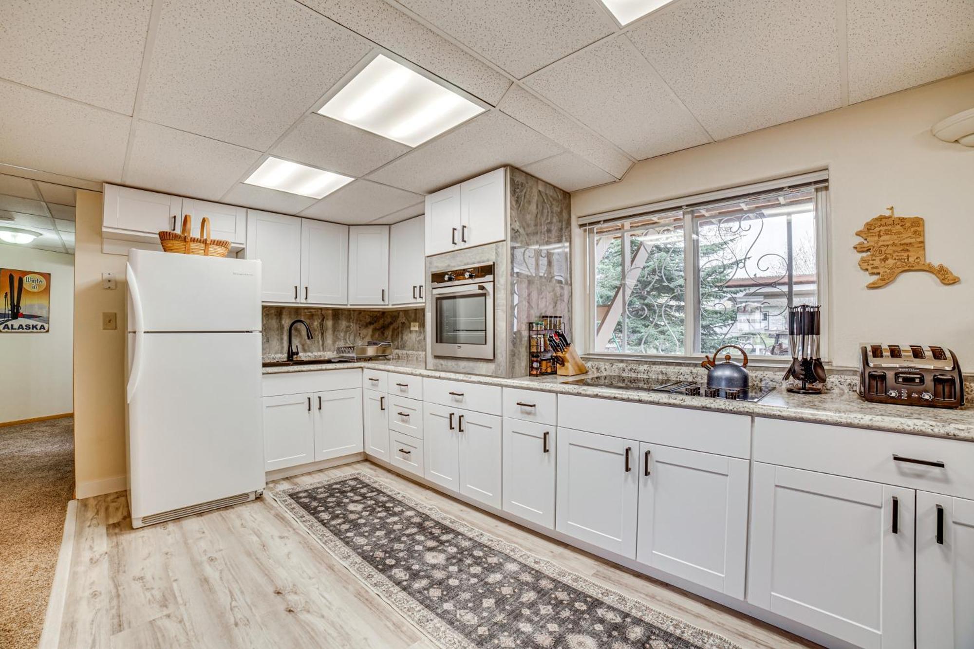 Apartment Cozy Less Than 4 Miles To Downtown Anchorage! Anchorage
