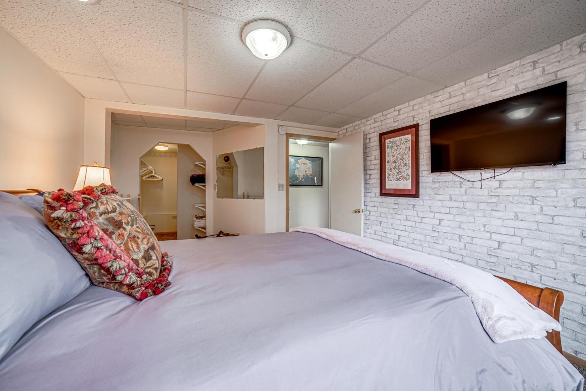 Apartment Cozy Less Than 4 Miles To Downtown Anchorage! *