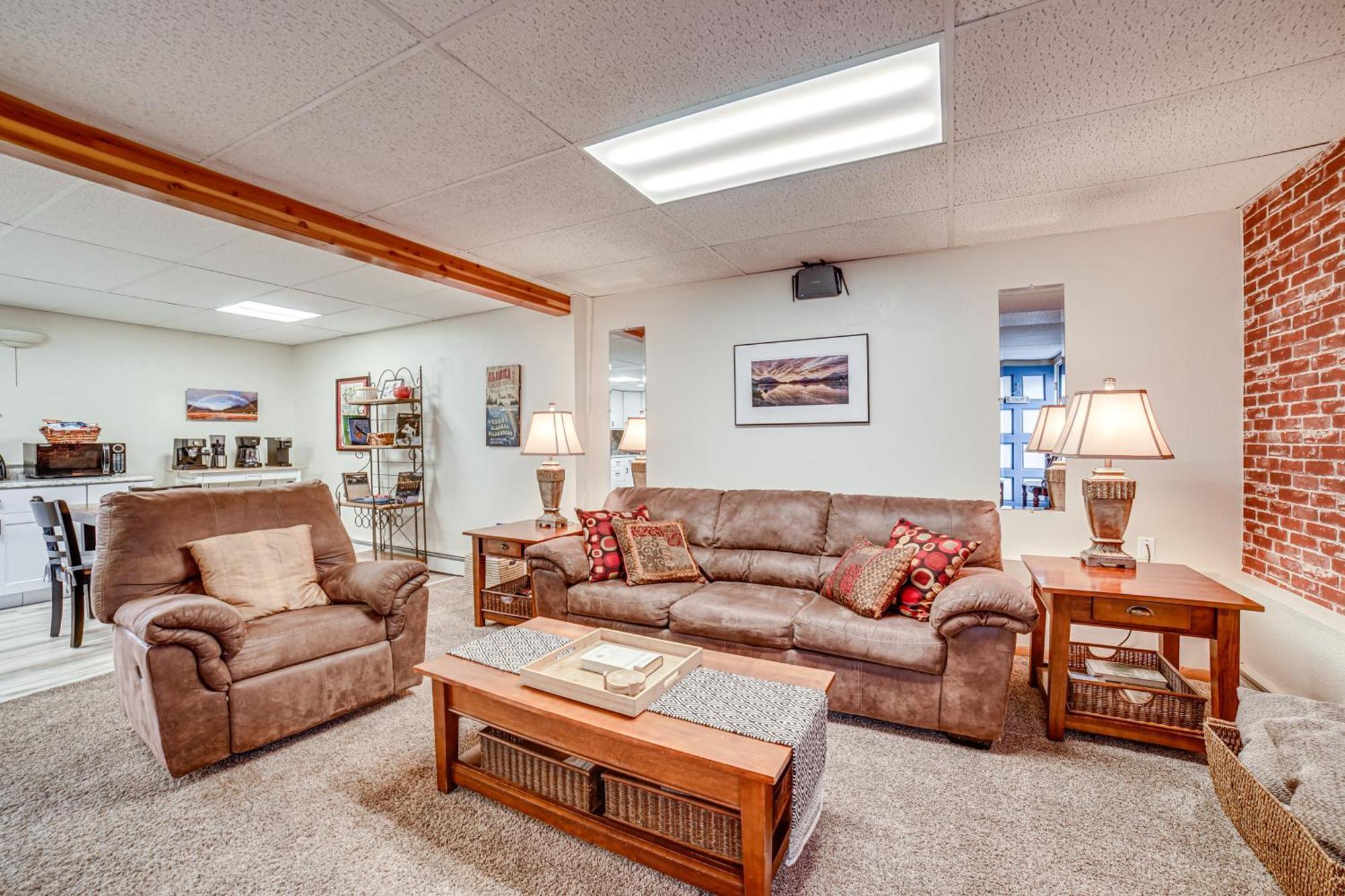 Cozy Less Than 4 Miles To Downtown Anchorage! Apartment