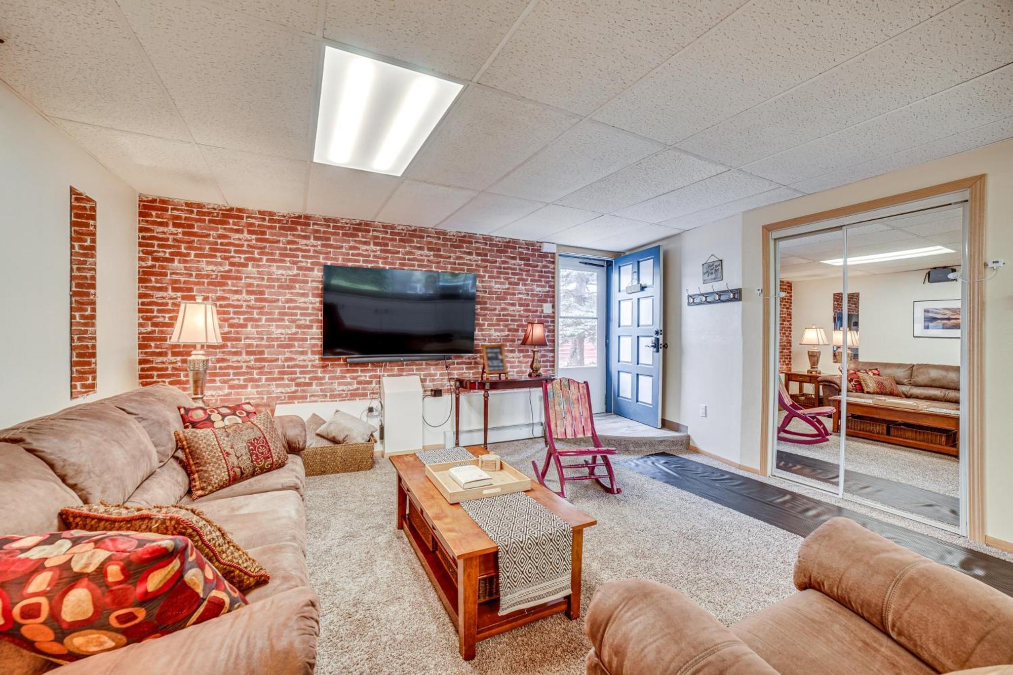 Cozy Less Than 4 Miles To Downtown Anchorage! Apartment *