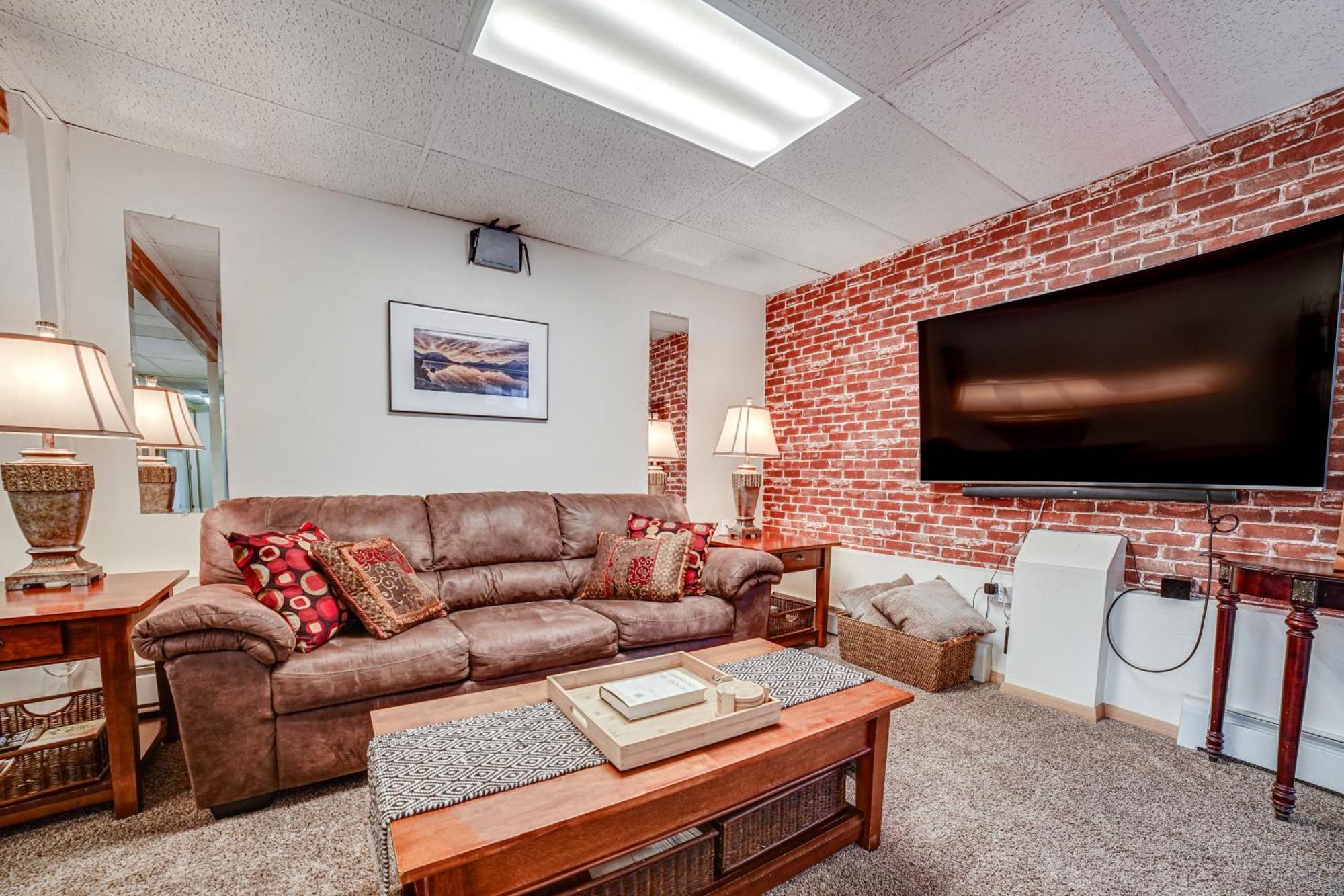 Apartment Cozy Less Than 4 Miles To Downtown Anchorage! *