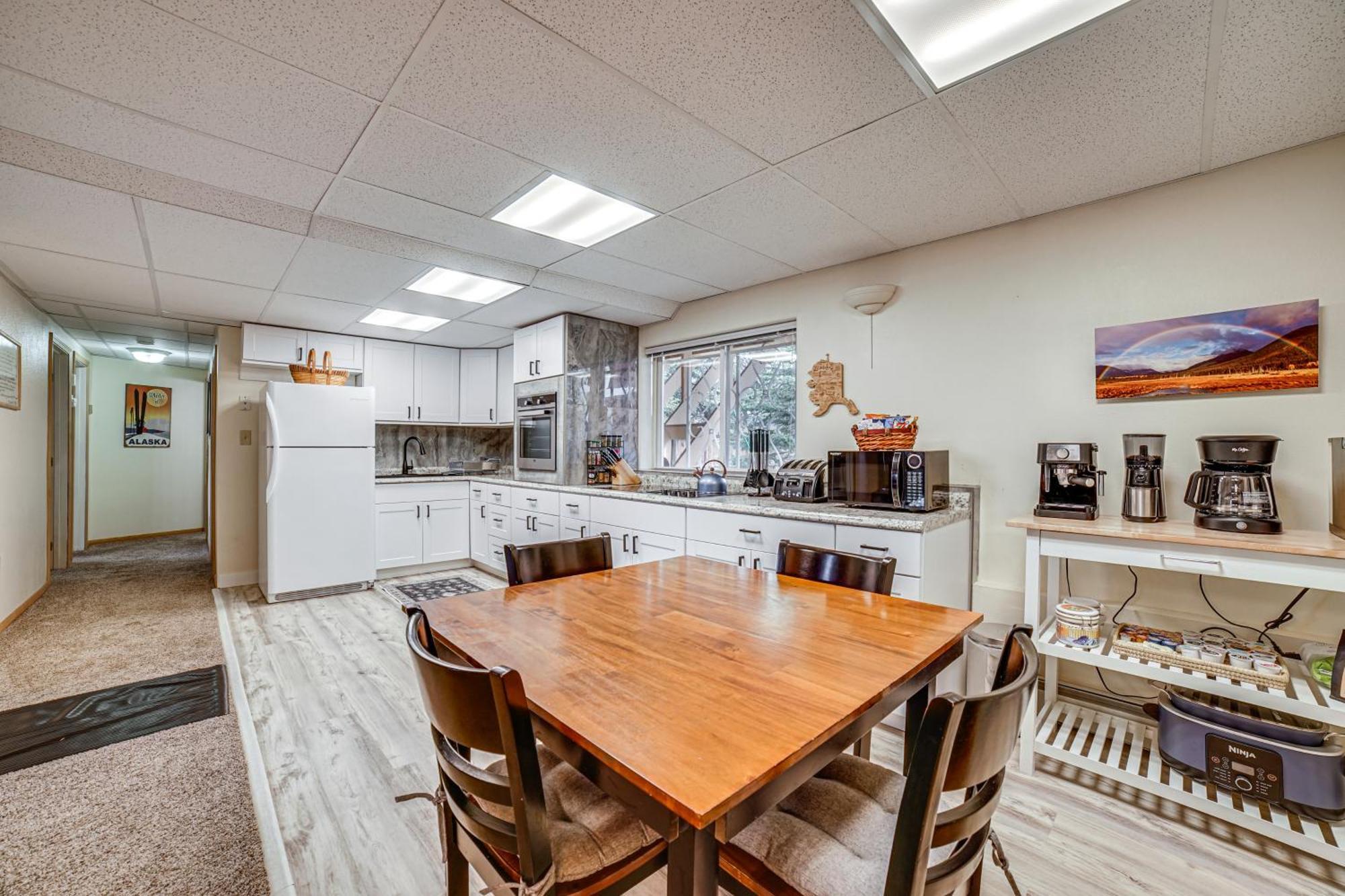 Cozy Less Than 4 Miles To Downtown Anchorage! * Anchorage